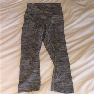 LULULEMON SIZE 4 GREY LEGGINGS
